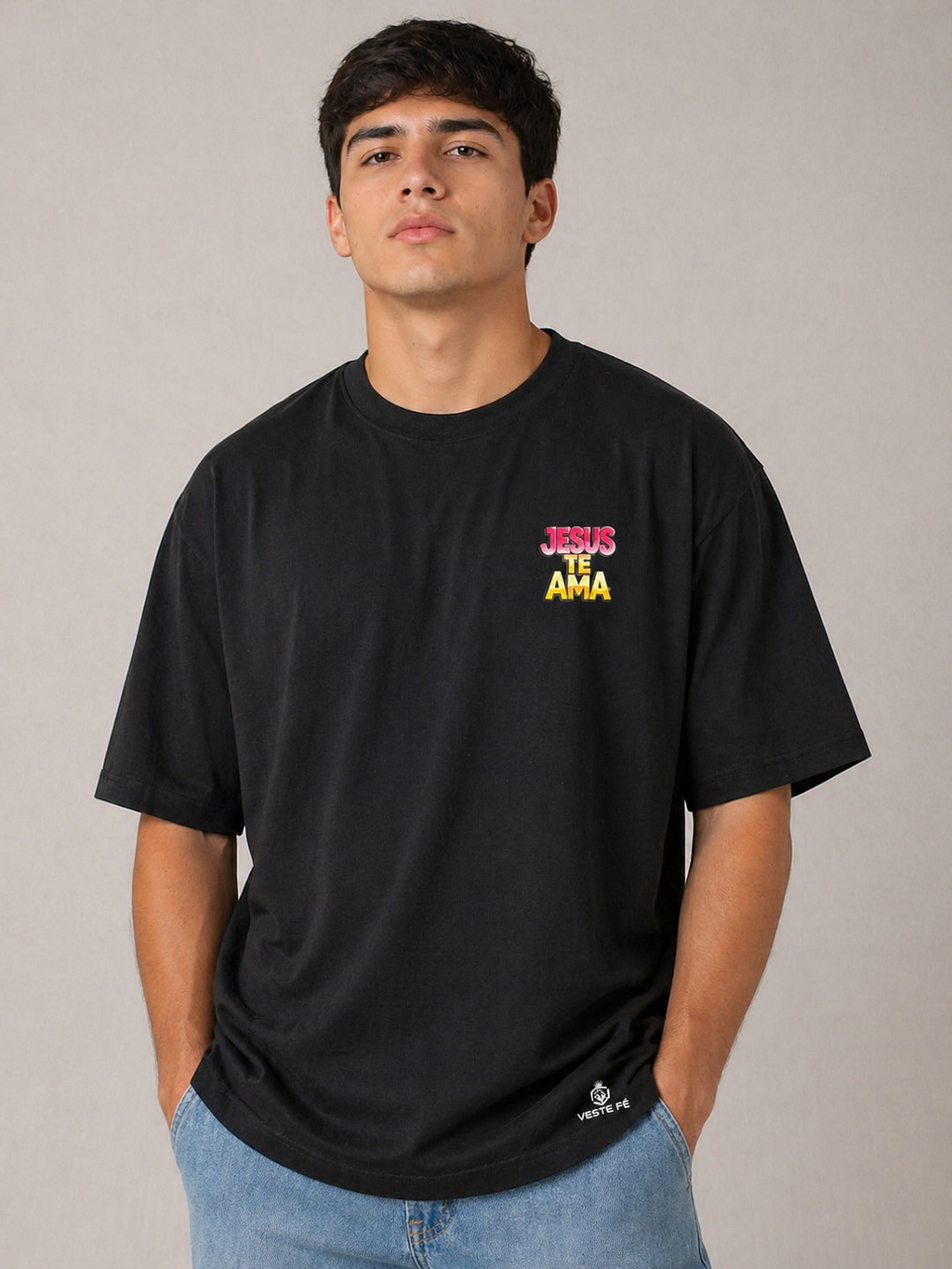 Camiseta Oversize Jesus Te Ama Preta